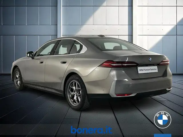 BMW 5 Series view 8