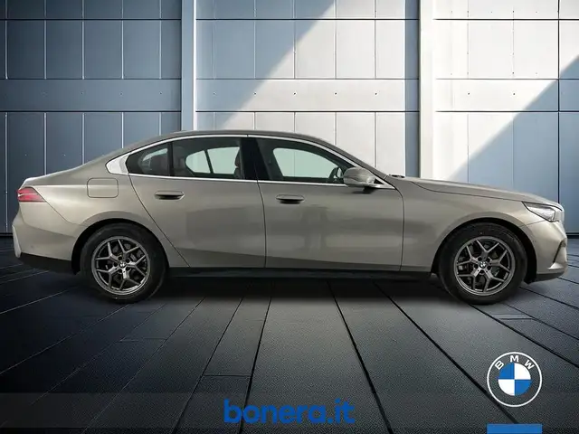 BMW 5 Series view 5