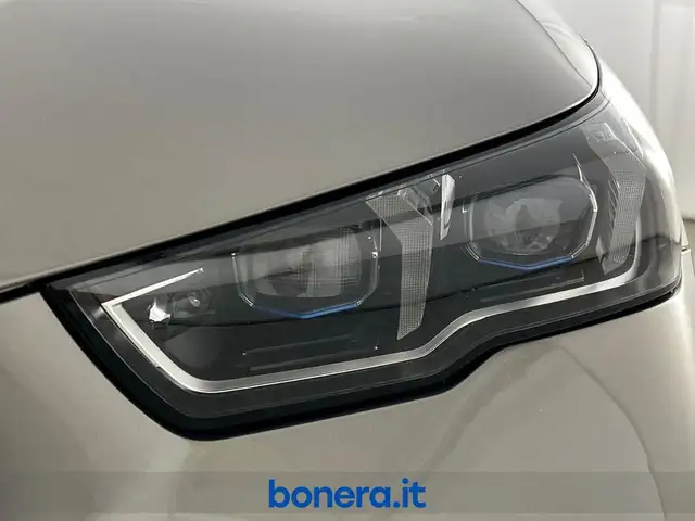 BMW 5 Series view 10