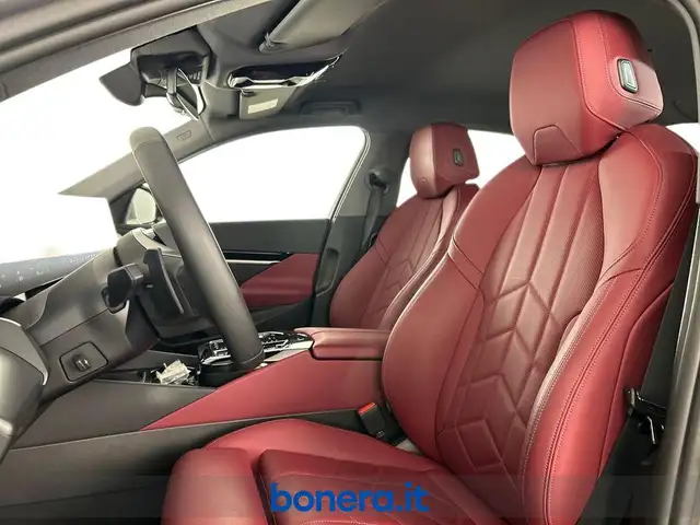 BMW 5 Series view 14