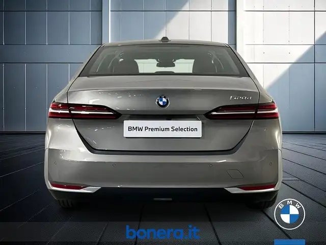 BMW 5 Series view 7