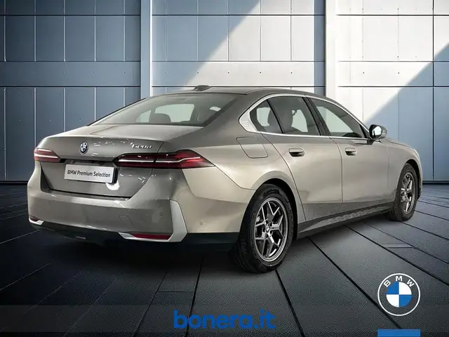 BMW 5 Series view 6