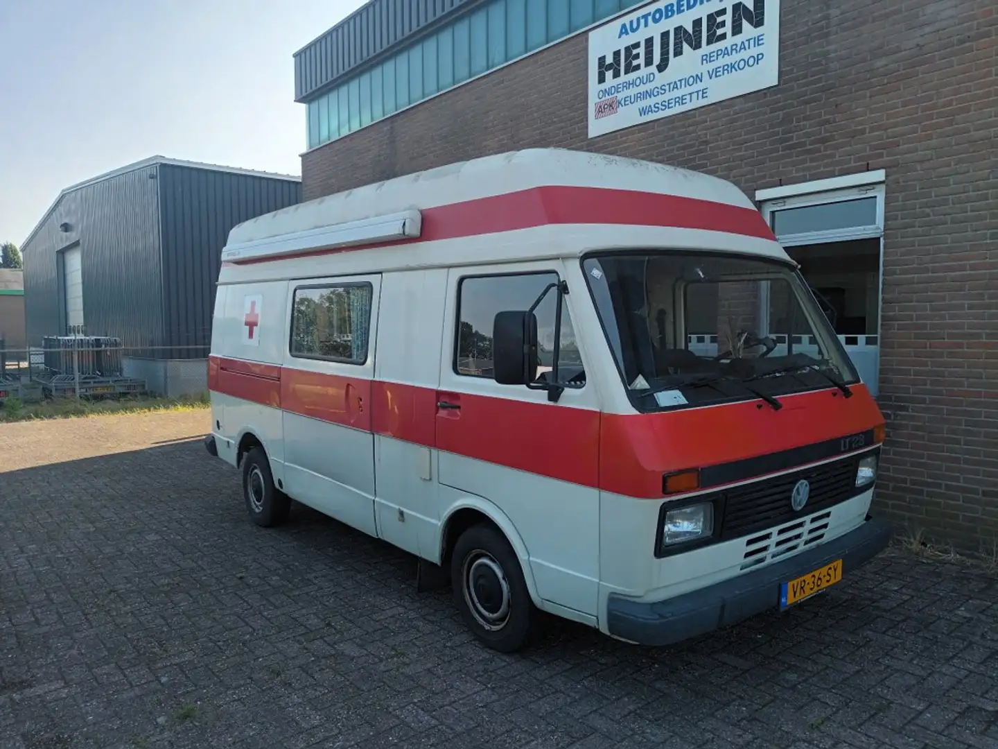 Volkswagen LT 28 2.4 D LANG Белый - 2