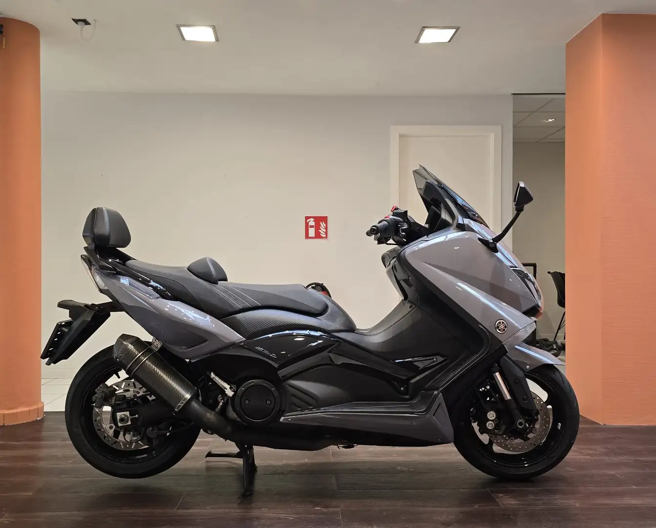 Yamaha TMAX 530 Luxmax Gris - 1