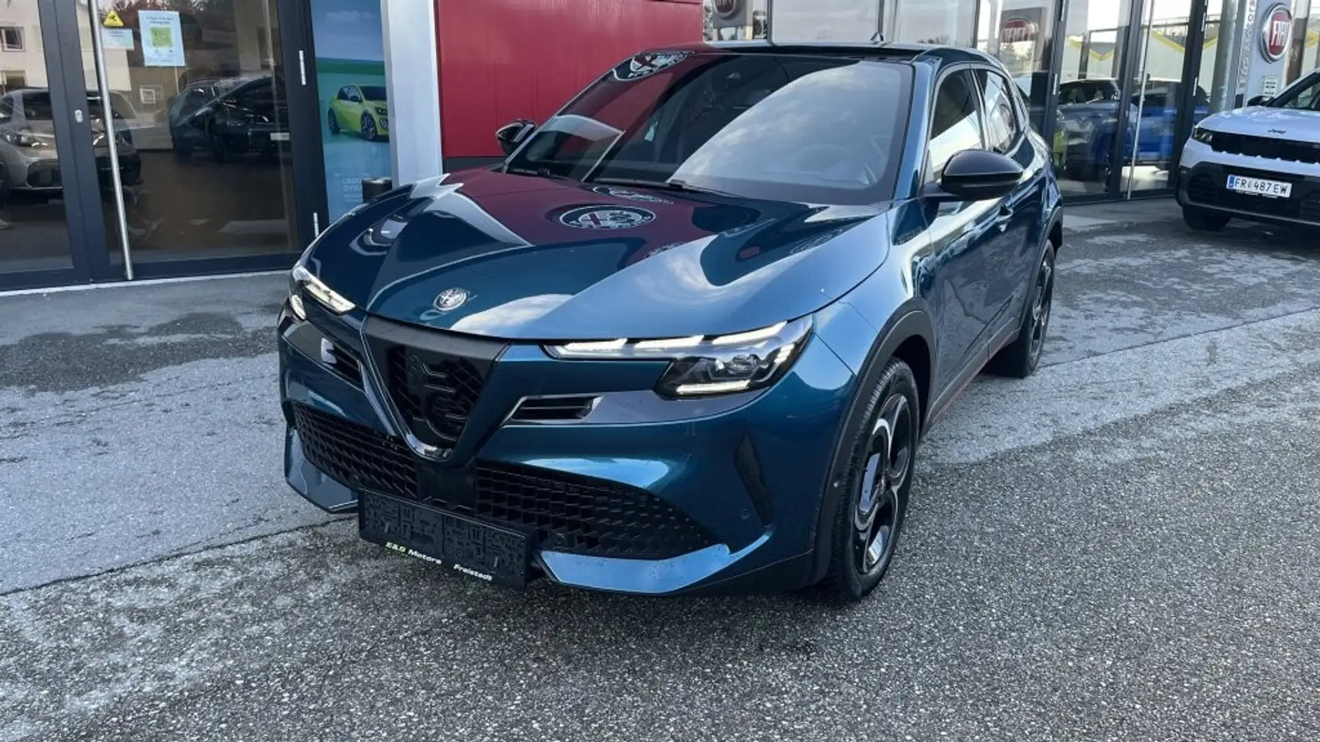 Alfa Romeo Junior Ibrida Speciale 1.2 MHEV e-DCT6 Blau - 1