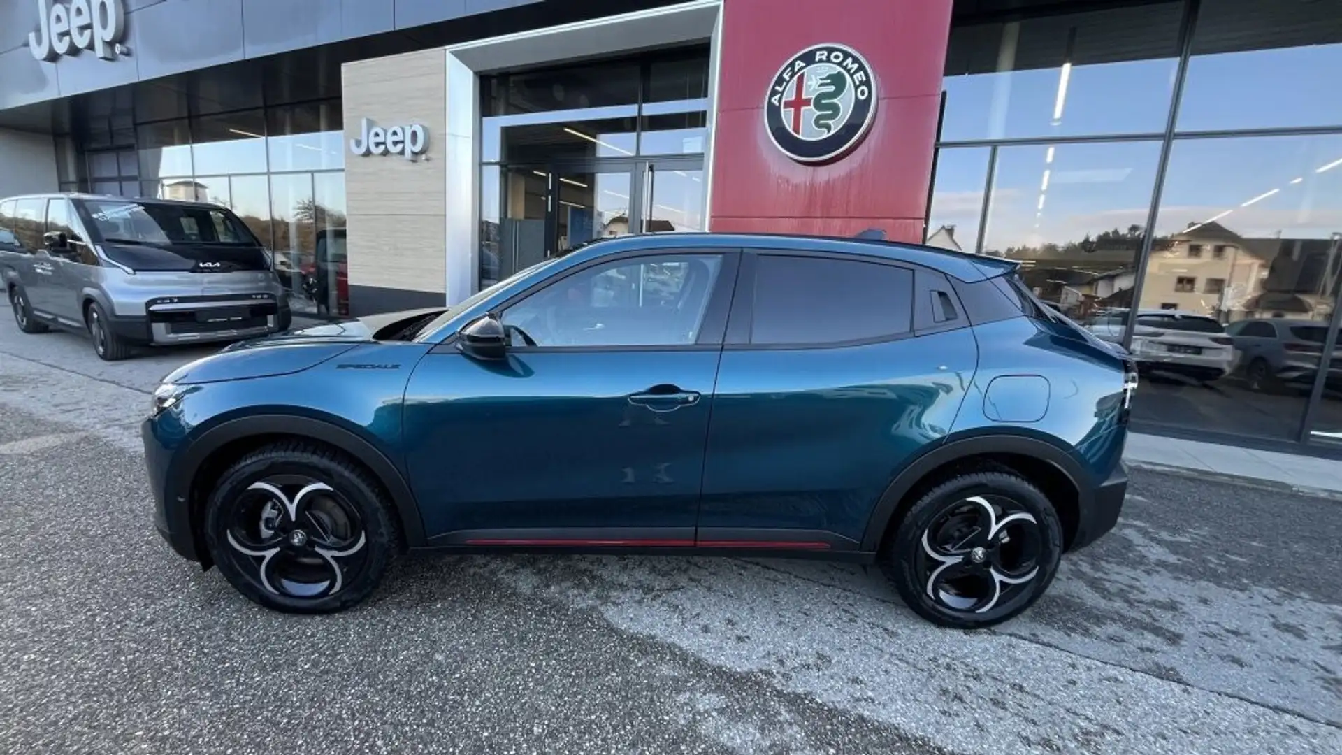 Alfa Romeo Junior Ibrida Speciale 1.2 MHEV e-DCT6 Blau - 2