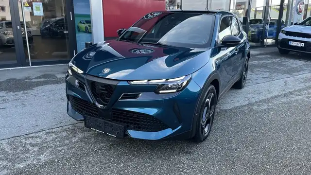 Alfa Romeo Junior Ibrida Speciale 1.2 MHEV e-DCT6