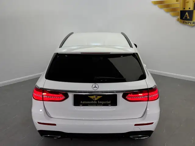Mercedes-Benz 220 view 6