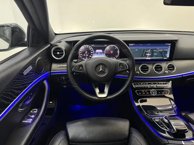 Mercedes-Benz 220 view 10