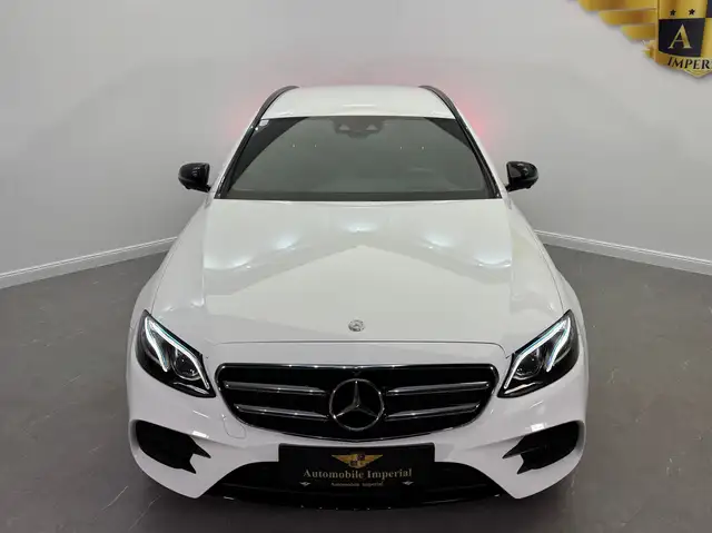 Mercedes-Benz 220 view 5