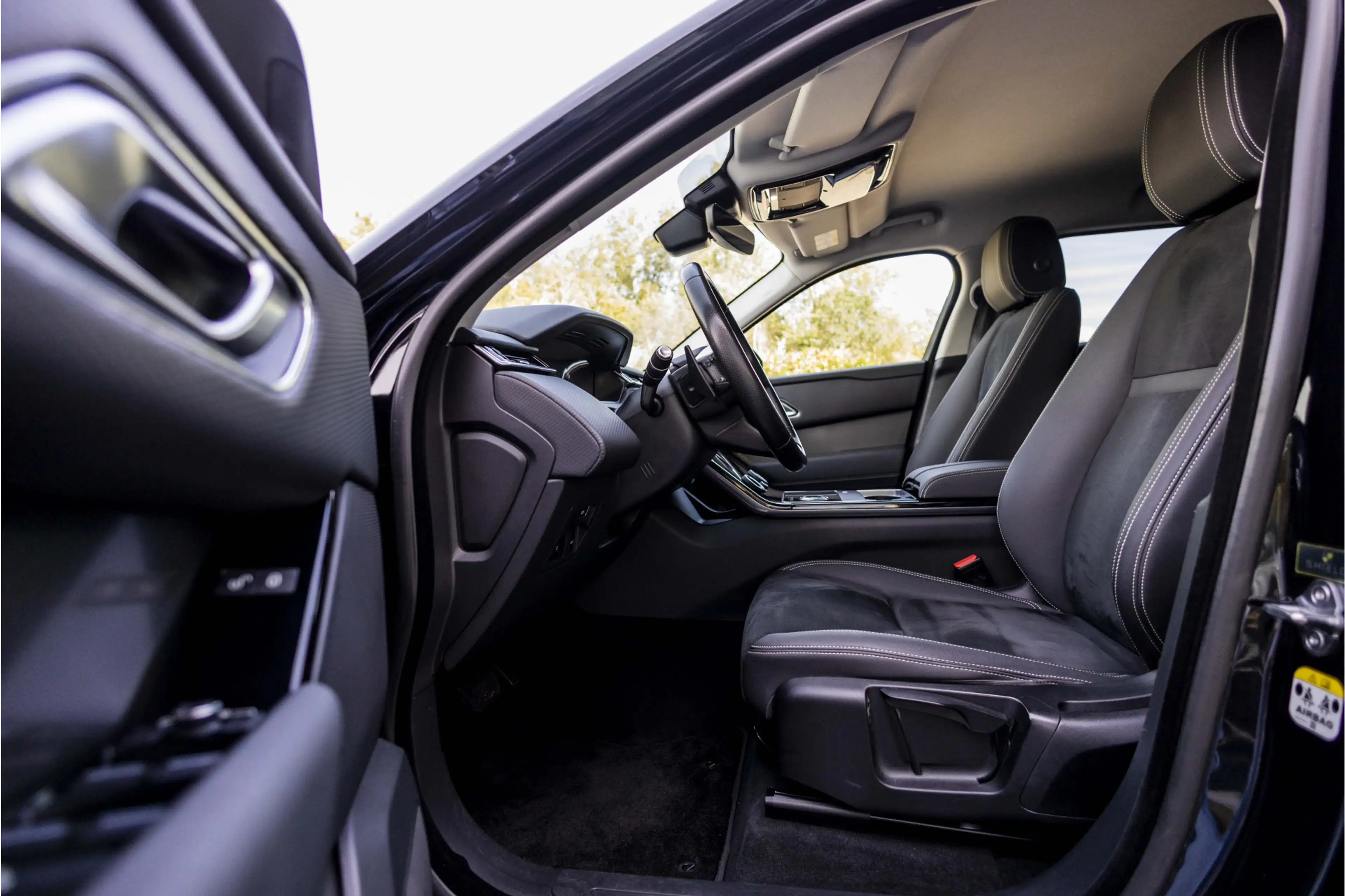 Land Rover Range Rover Velar 2.0 P250 Turbo AWD SE Wordt verwacht! — photo 4