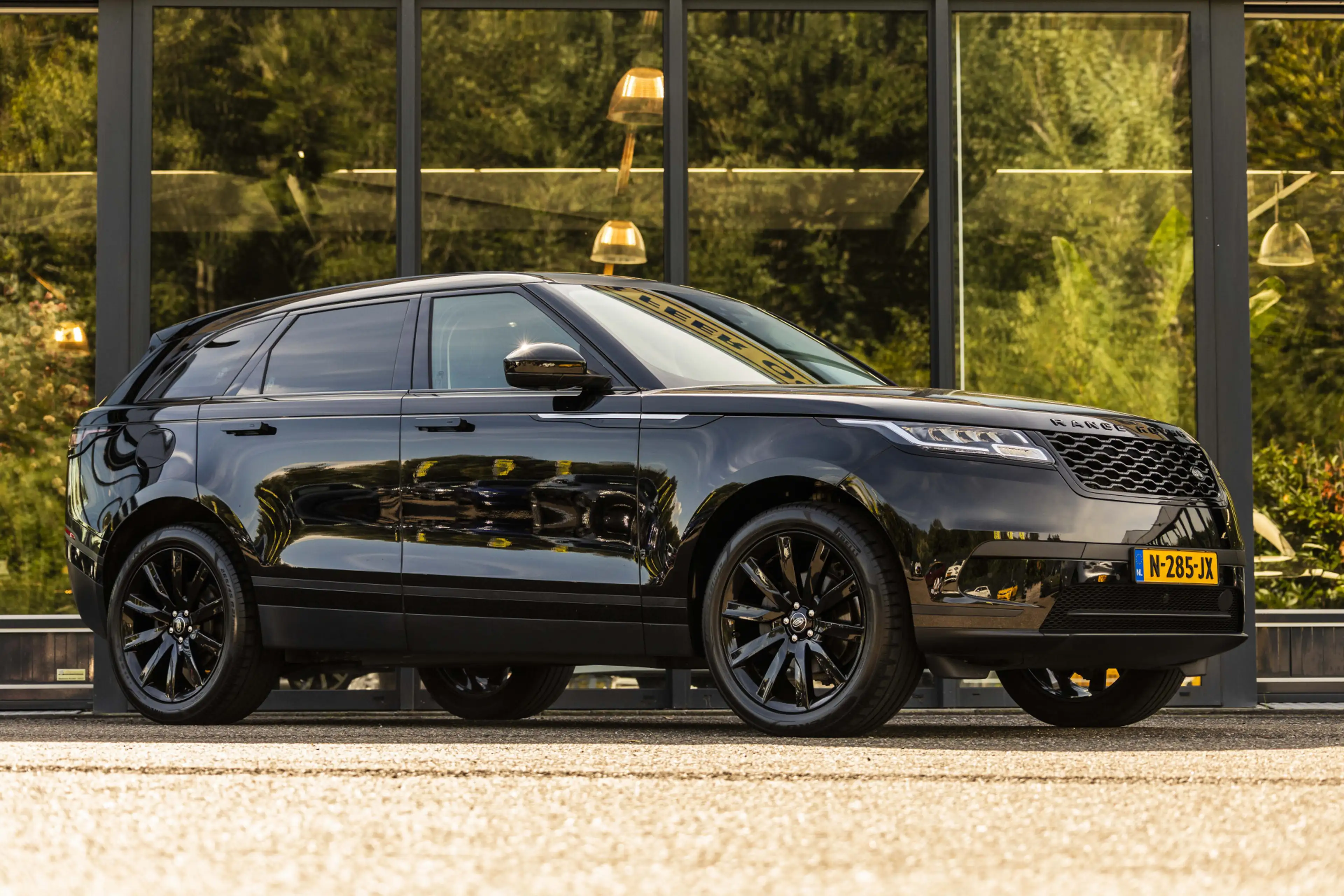 Land Rover Range Rover Velar 2.0 P250 Turbo AWD SE Wordt verwacht!