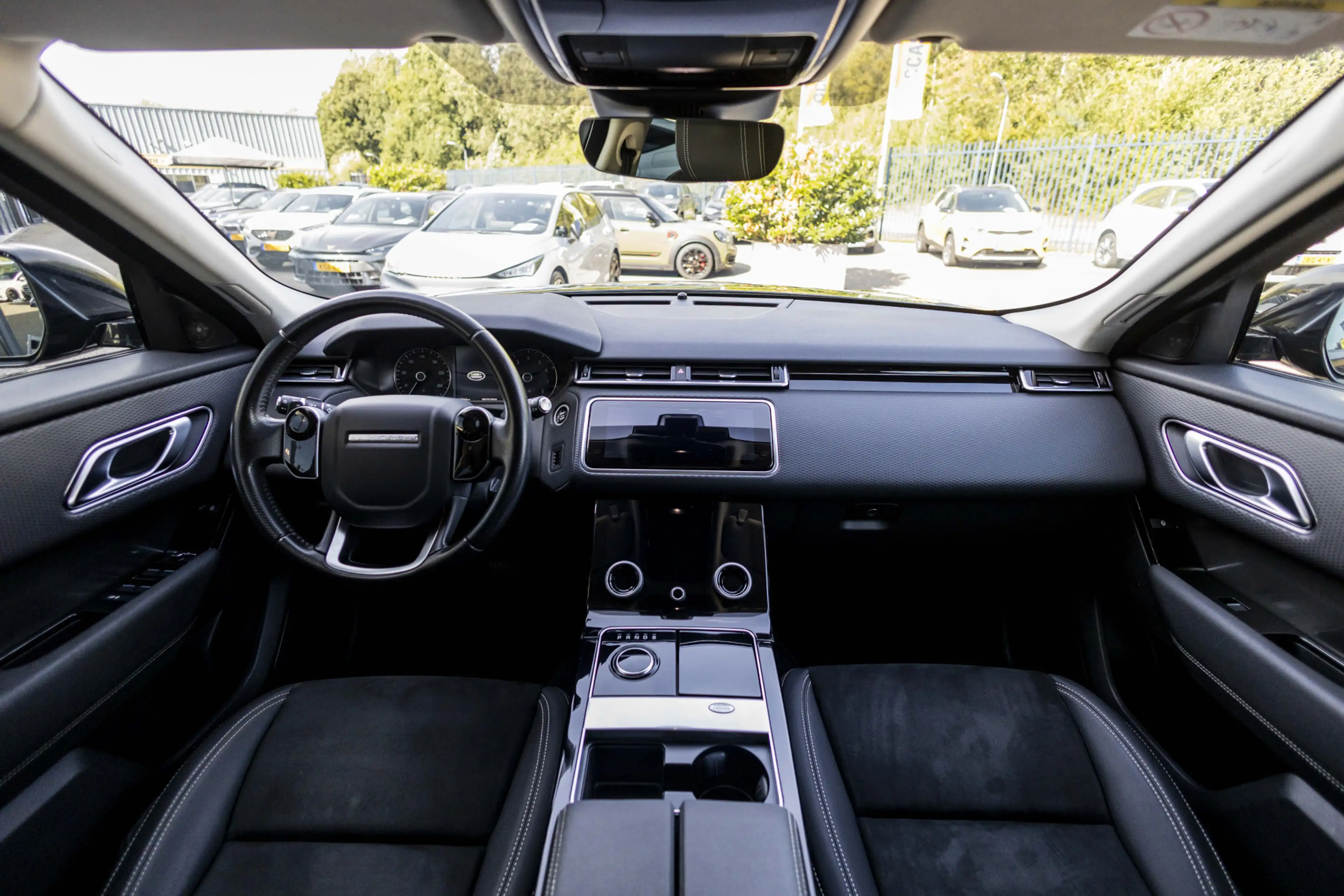 Land Rover Range Rover Velar 2.0 P250 Turbo AWD SE Wordt verwacht! — photo 2