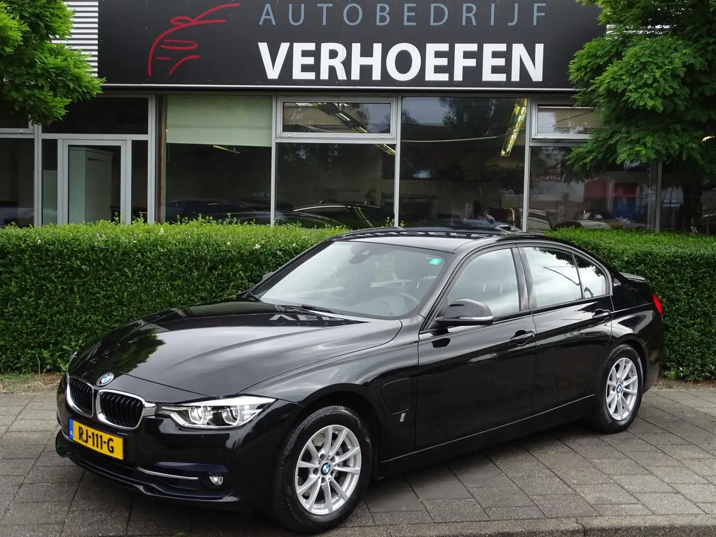BMW 330 3-serie 330e Edition Luxury Line Purity High Execu Zwart - 1