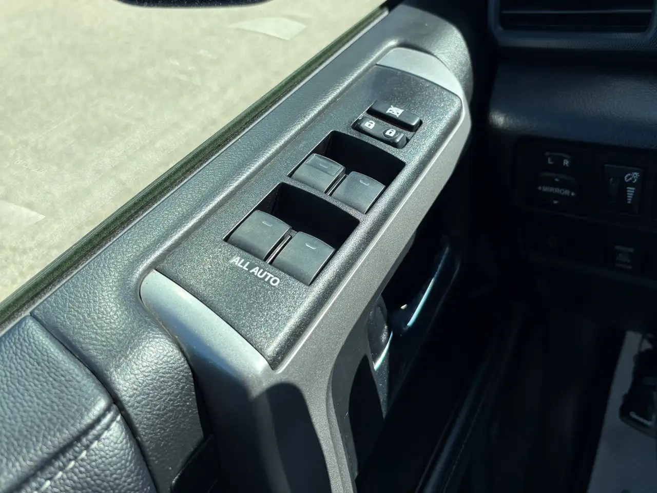 Toyota 4-Runner снимка Toyota 4-Runner