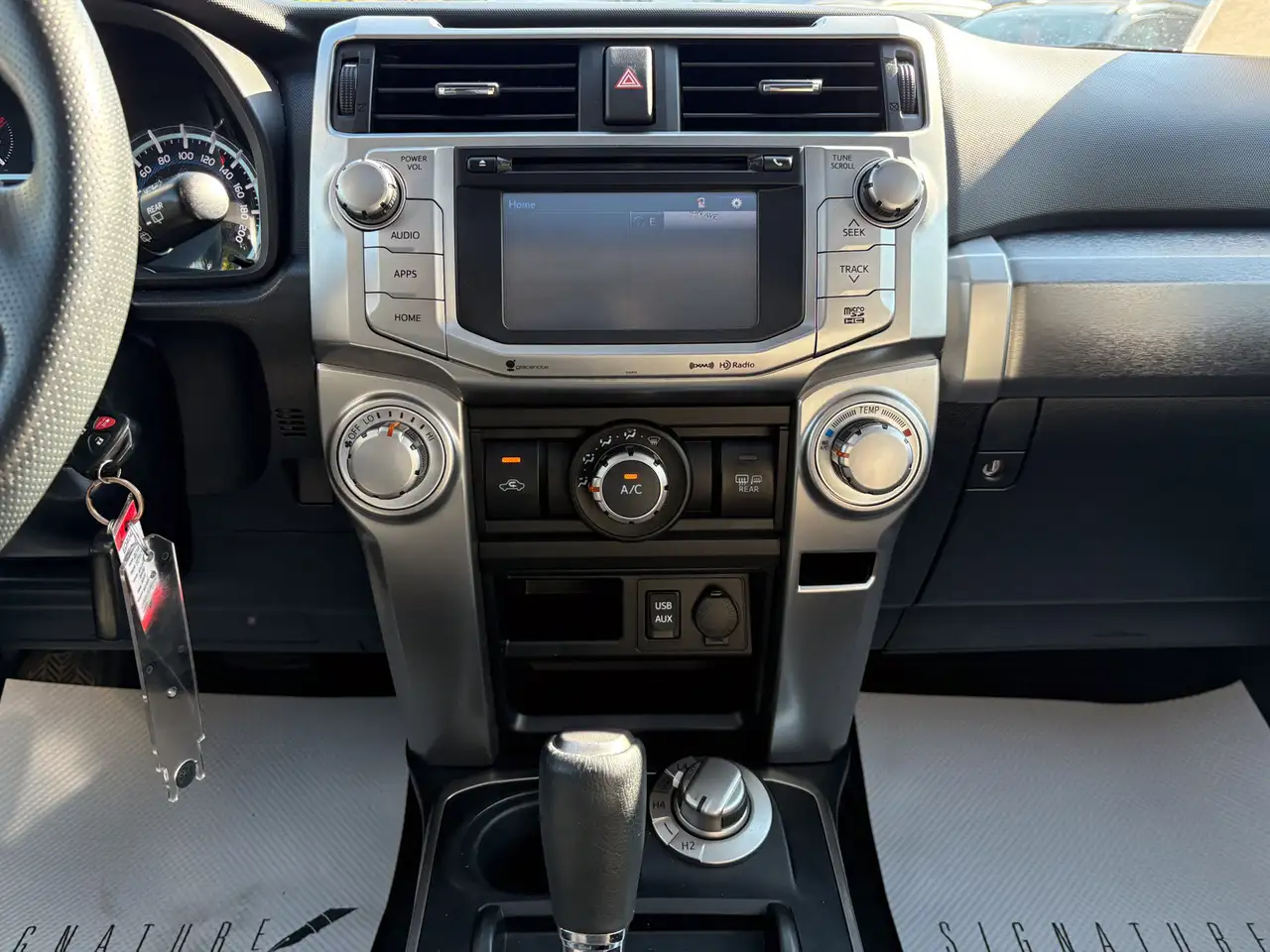 Toyota 4-Runner снимка Toyota 4-Runner