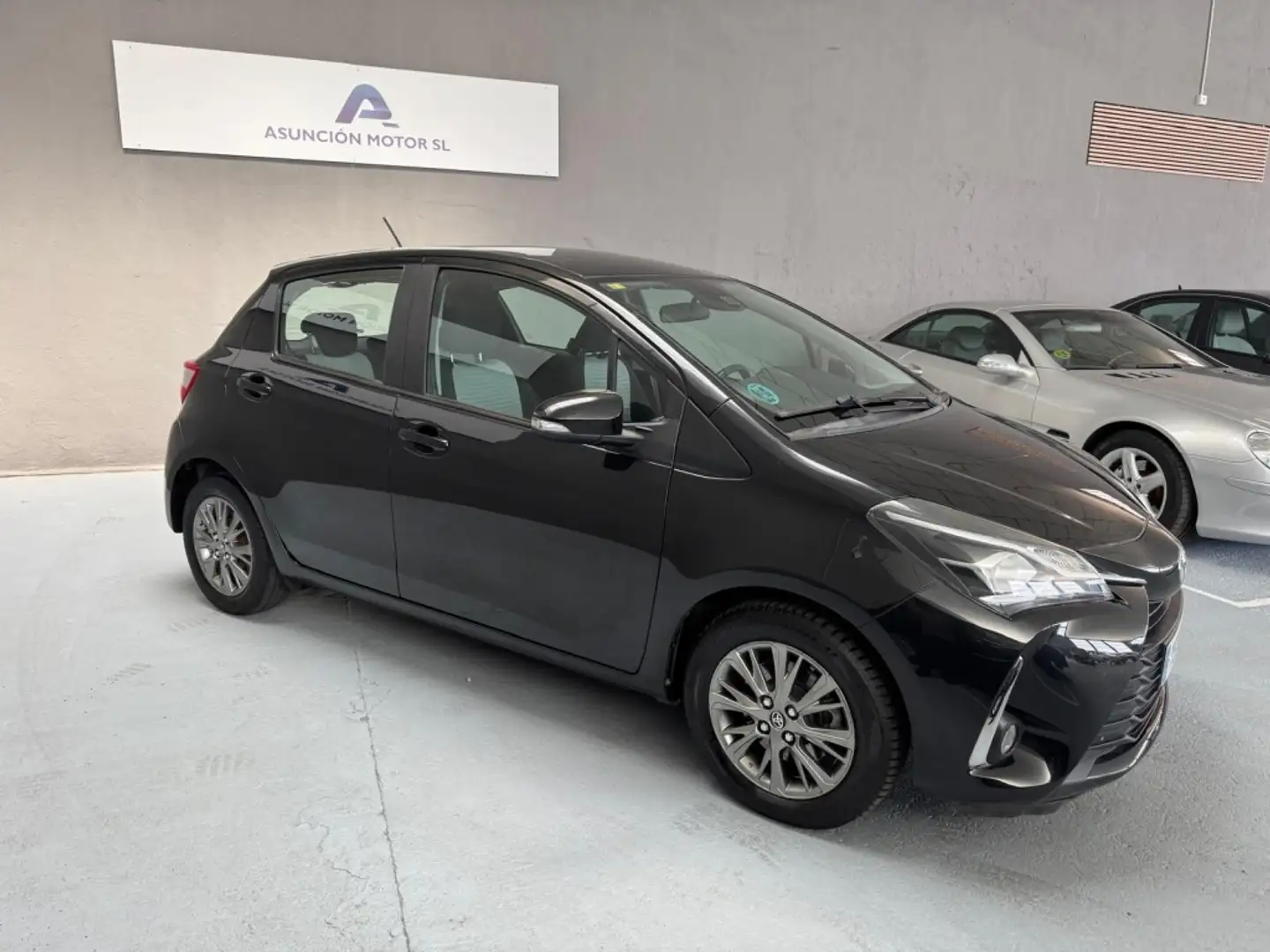 Toyota Yaris 1.5 Active Negro - 2