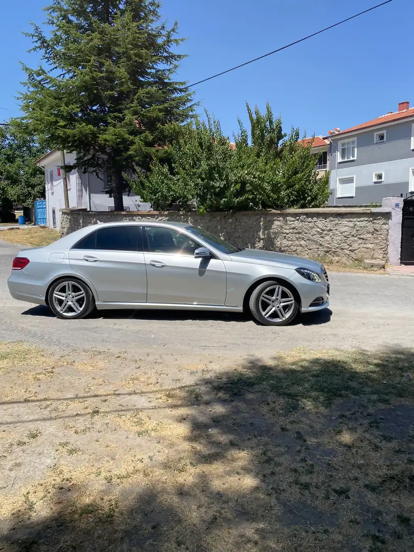 Mercedes-Benz E 220 CDI DPF BlueEFFICIENCY 7G-TRONIC Elegance - 2