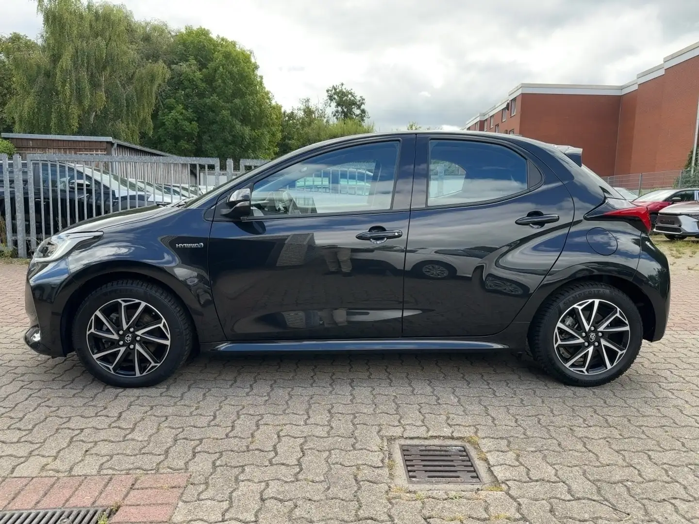 Toyota Yaris Hybrid 1.5 (116 PS)+TEMPOMAT+SHZ+R-KAMERA+ Nero - 2