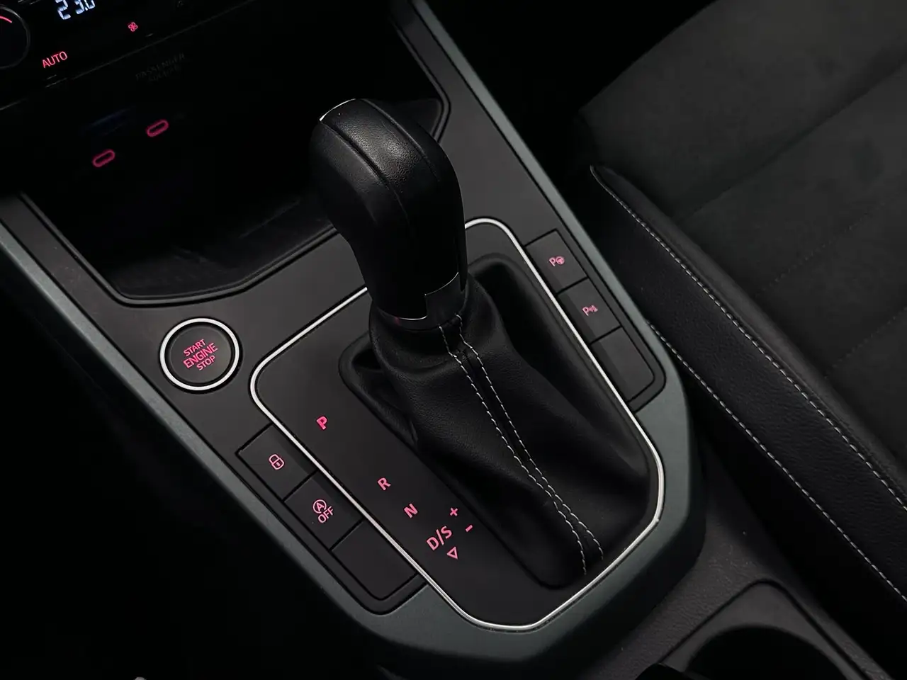 SEAT Arona 1.0 TSI*AUT*CARPLAY*CAMERA*ALCANTARA*, миниатюра 24