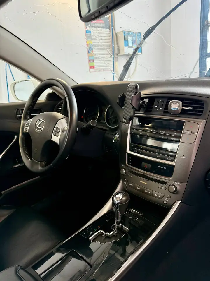 Lexus IS снимка Lexus IS
