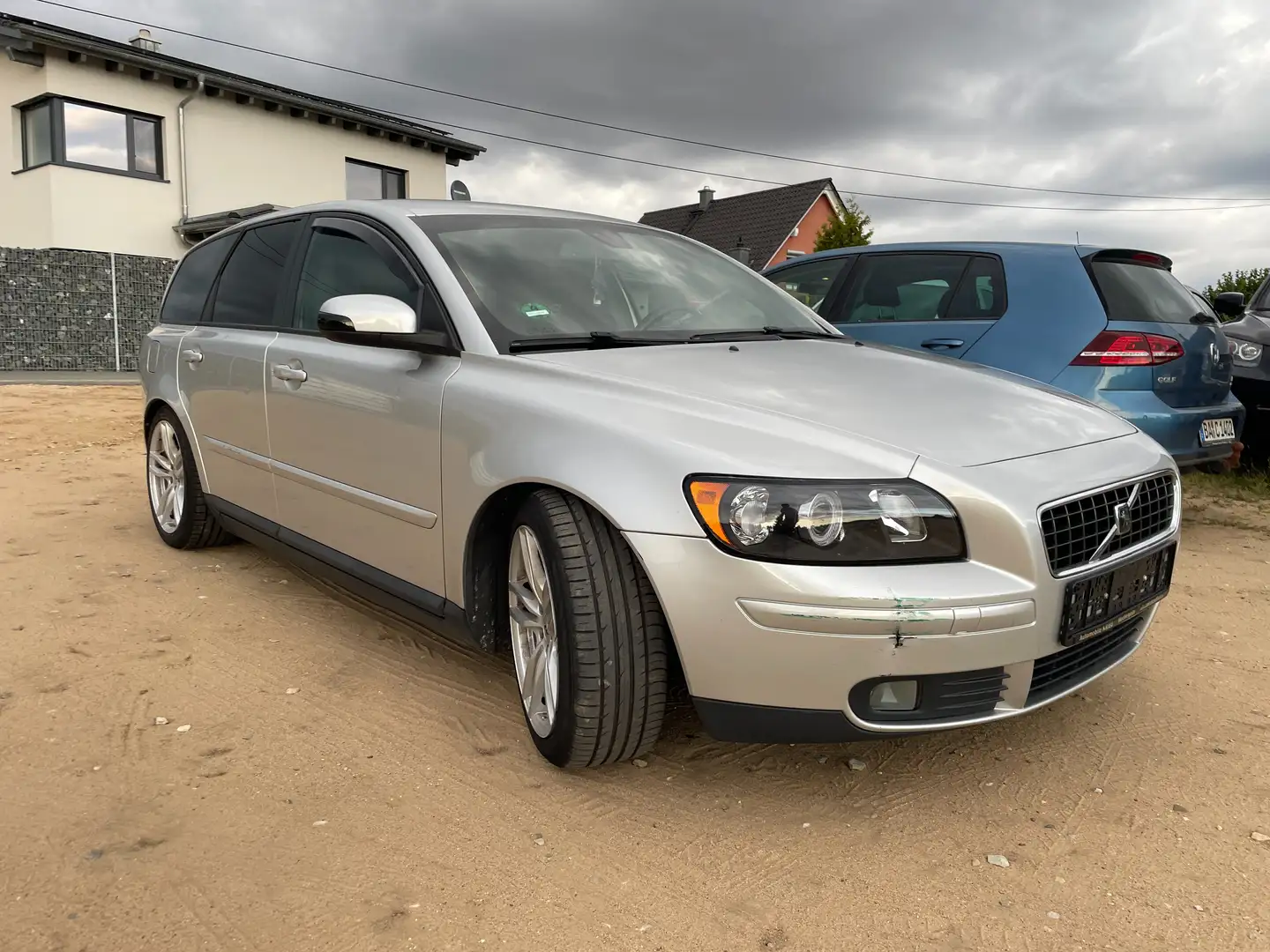 Volvo V50 2.0D TÜV NEU+KLIMA+Sihzg+Temp+Alufelgen Silber - 2
