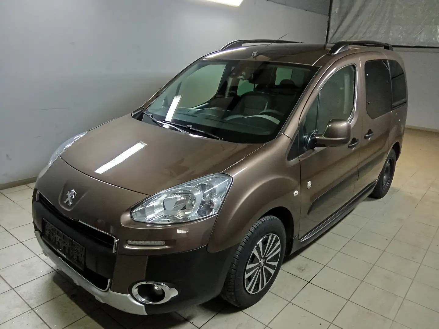 Peugeot Partner Outdoor | 7 Sitzer Marrón - 1