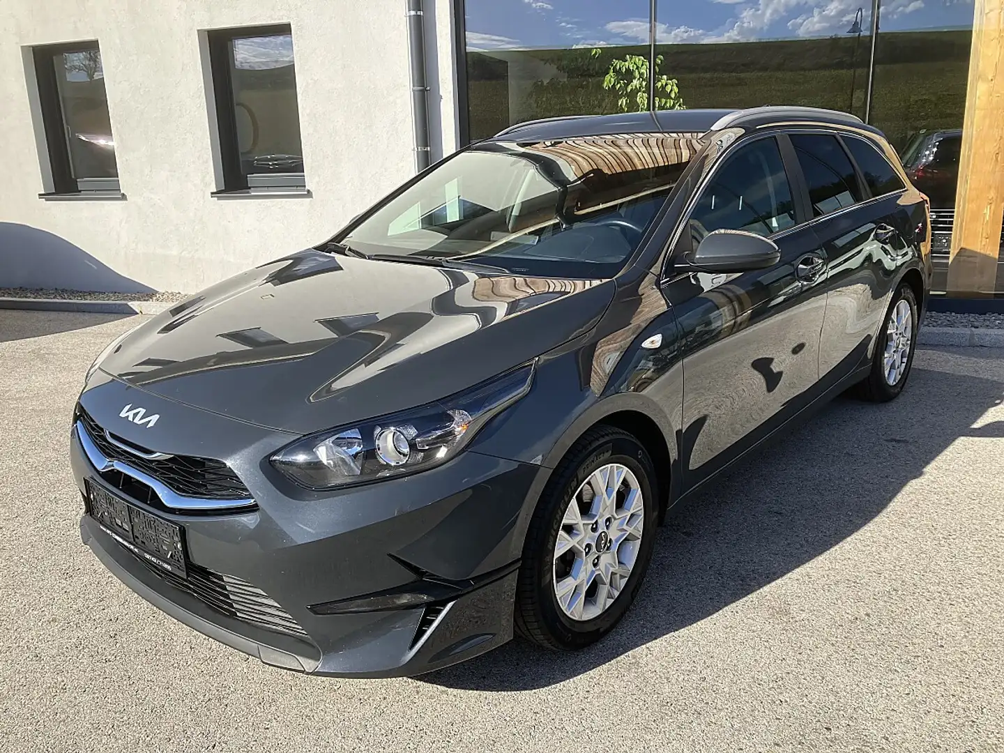 Kia Ceed / cee'd Ceed 1.6 CRDi Mild-Hybrid Silber (EURO 6d) Navi... Silber - 1
