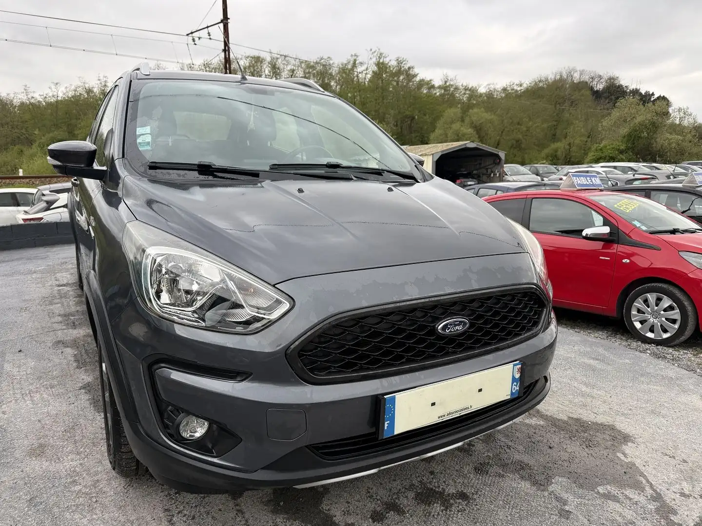 Ford M 1.2 TI-VCT 85CH S\u0026S ULTIMATE Grau - 1