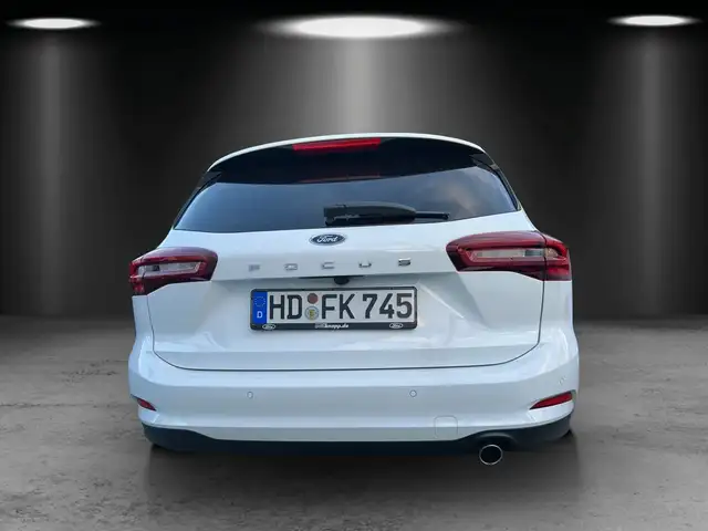 Ford Focus view 3