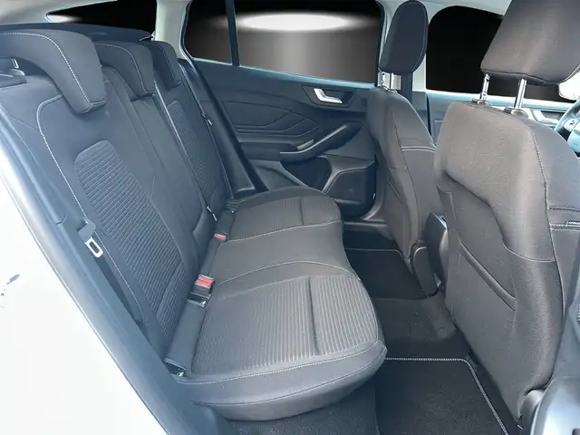 Ford Focus view 8