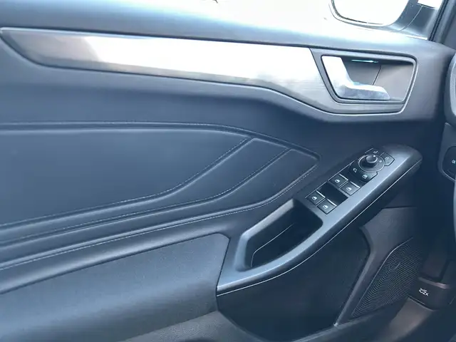 Ford Focus view 13