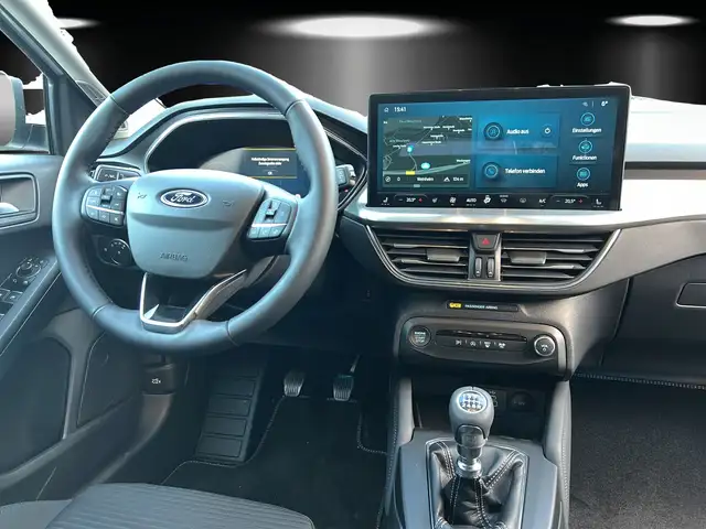 Ford Focus view 9