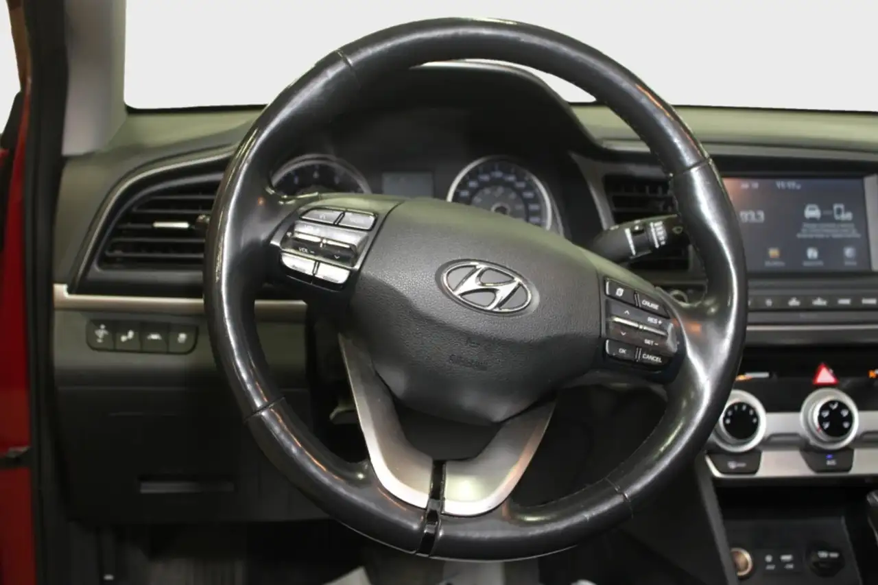 Hyundai ELANTRA fotografie Hyundai ELANTRA
