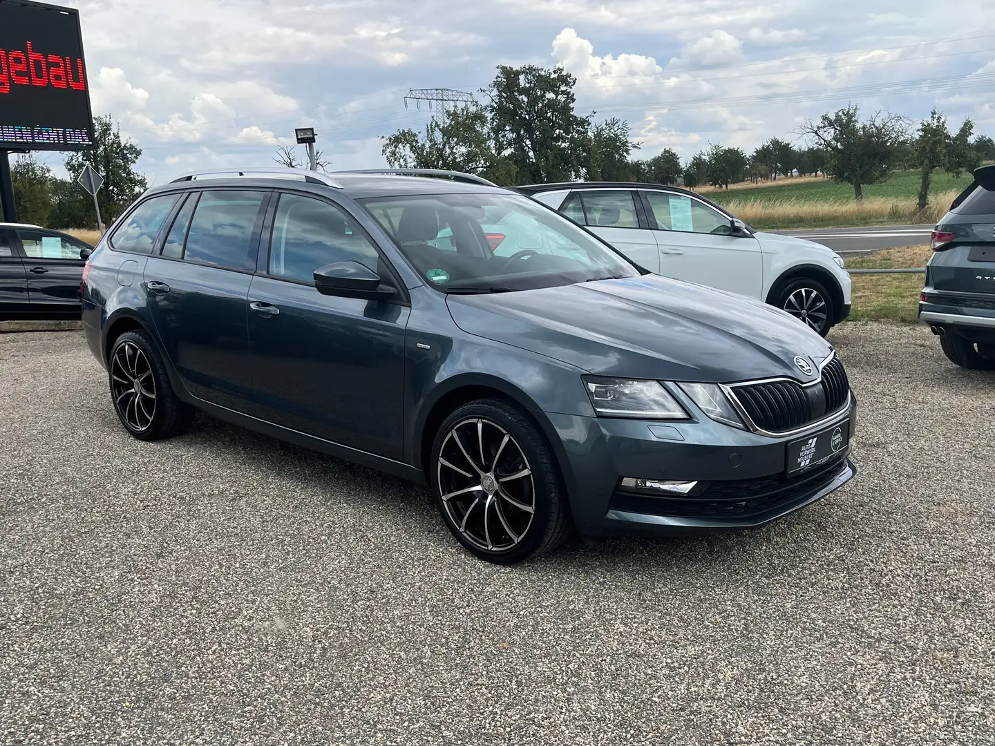 Skoda Octavia Combi 1.0 TSI Clever Grau - 2