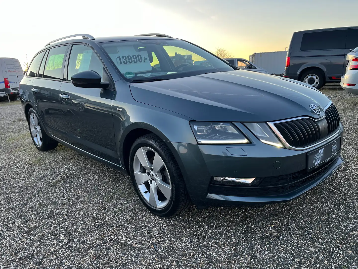 Skoda Octavia Combi 1.0 TSI Clever Grau - 2