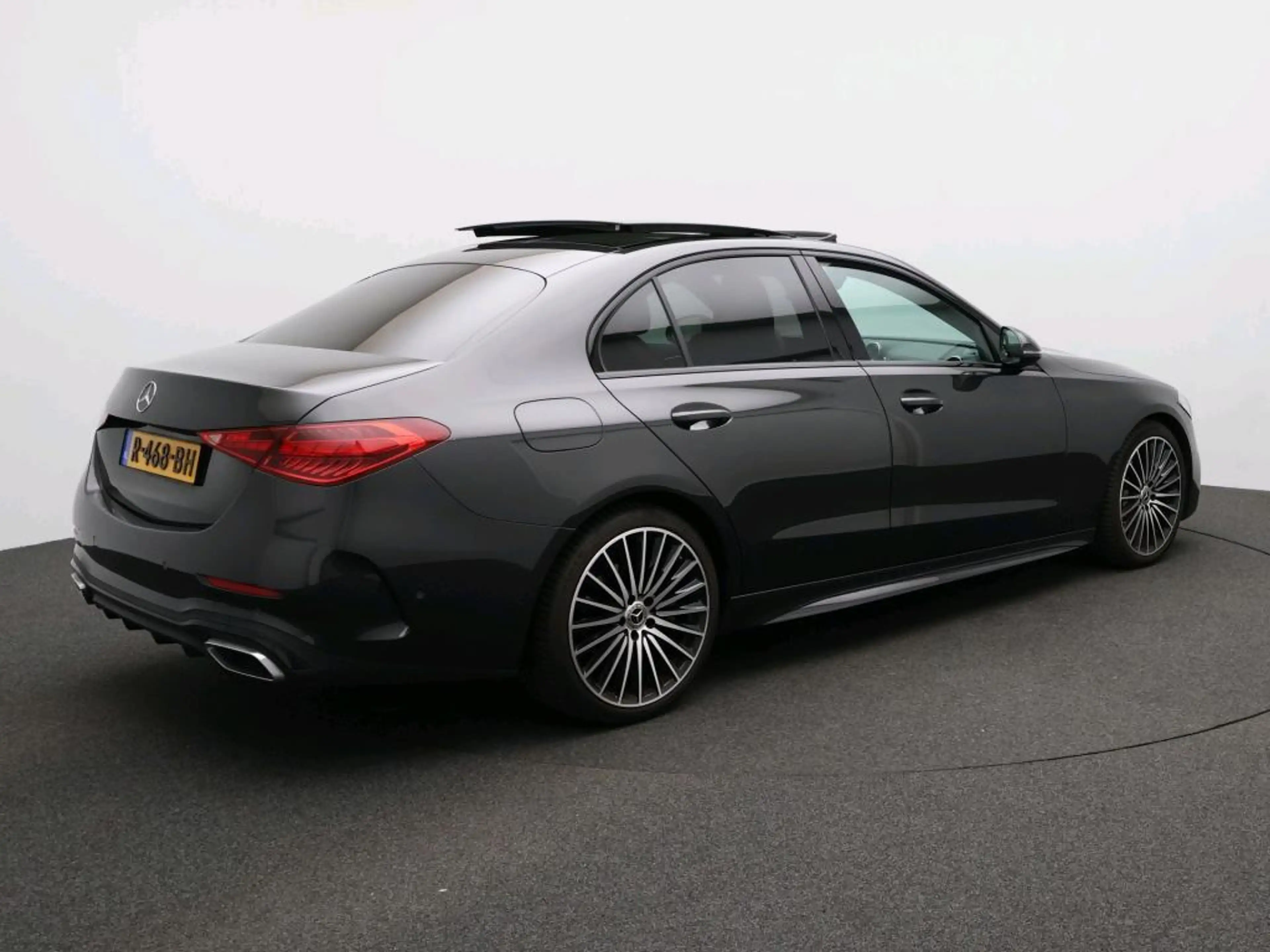 Mercedes-Benz C 200 Launch Edition AMG Line — photo 2