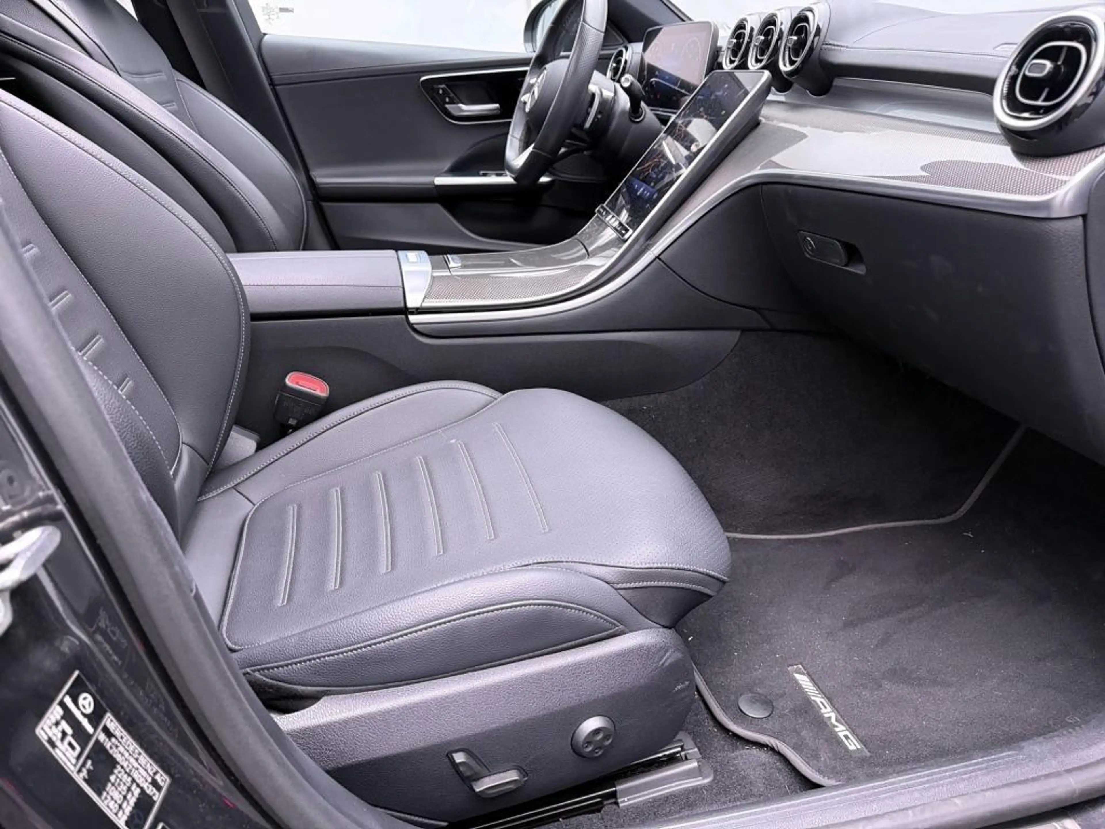 Mercedes-Benz C 200 Launch Edition AMG Line — photo 6