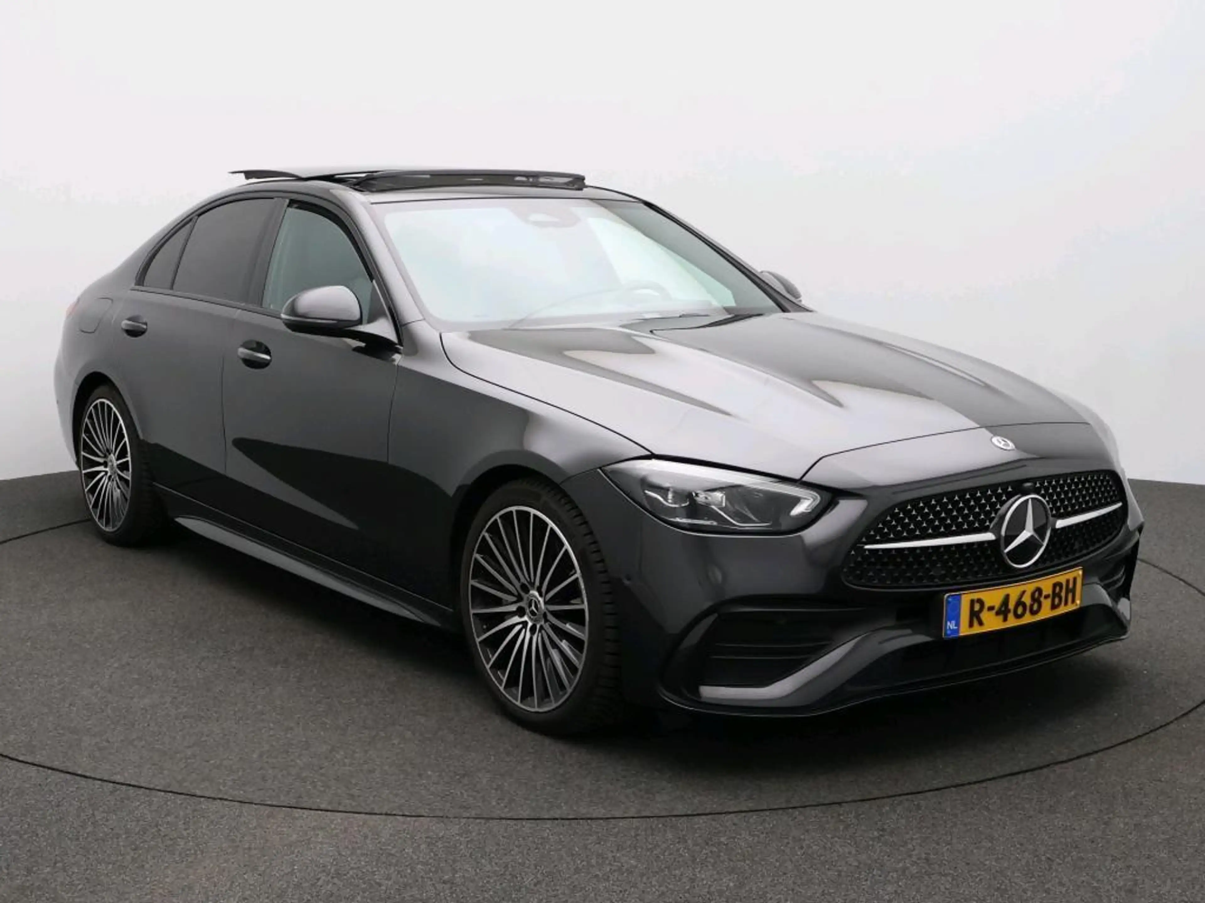 Mercedes-Benz C 200 Launch Edition AMG Line — photo 3