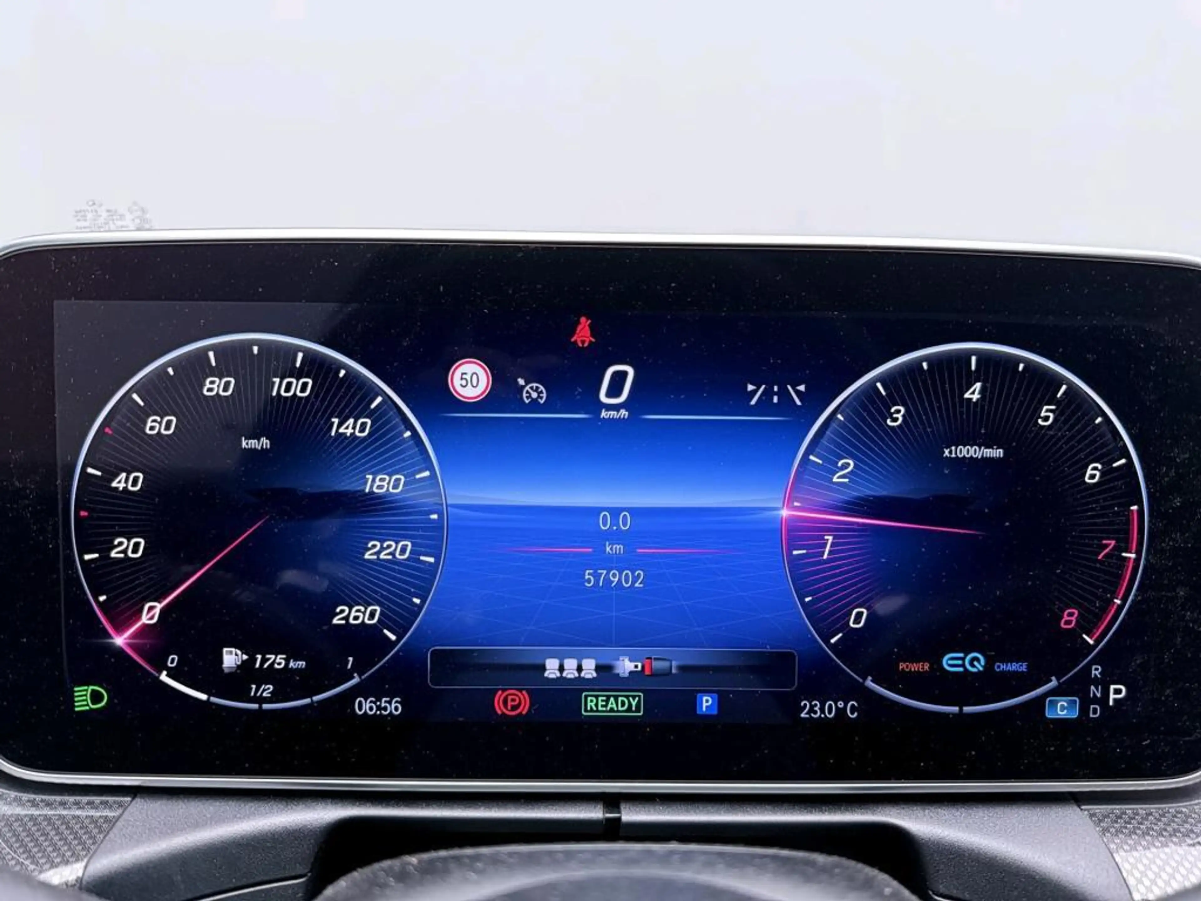Mercedes-Benz C 200 Launch Edition AMG Line — photo 7