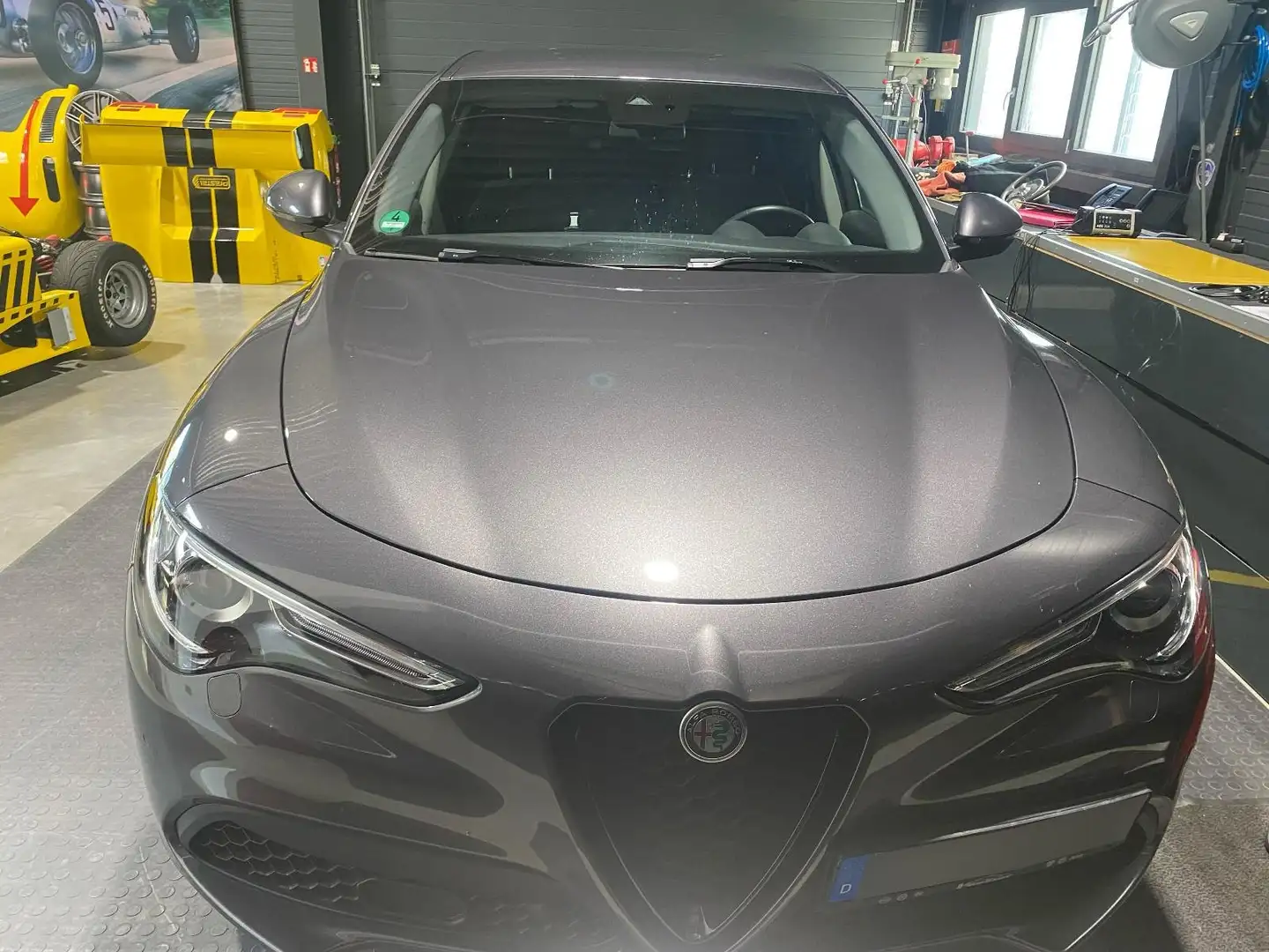 Alfa Romeo Stelvio Stelvio B-Tech 2,0 ATX AWDB-Tech Grau - 1