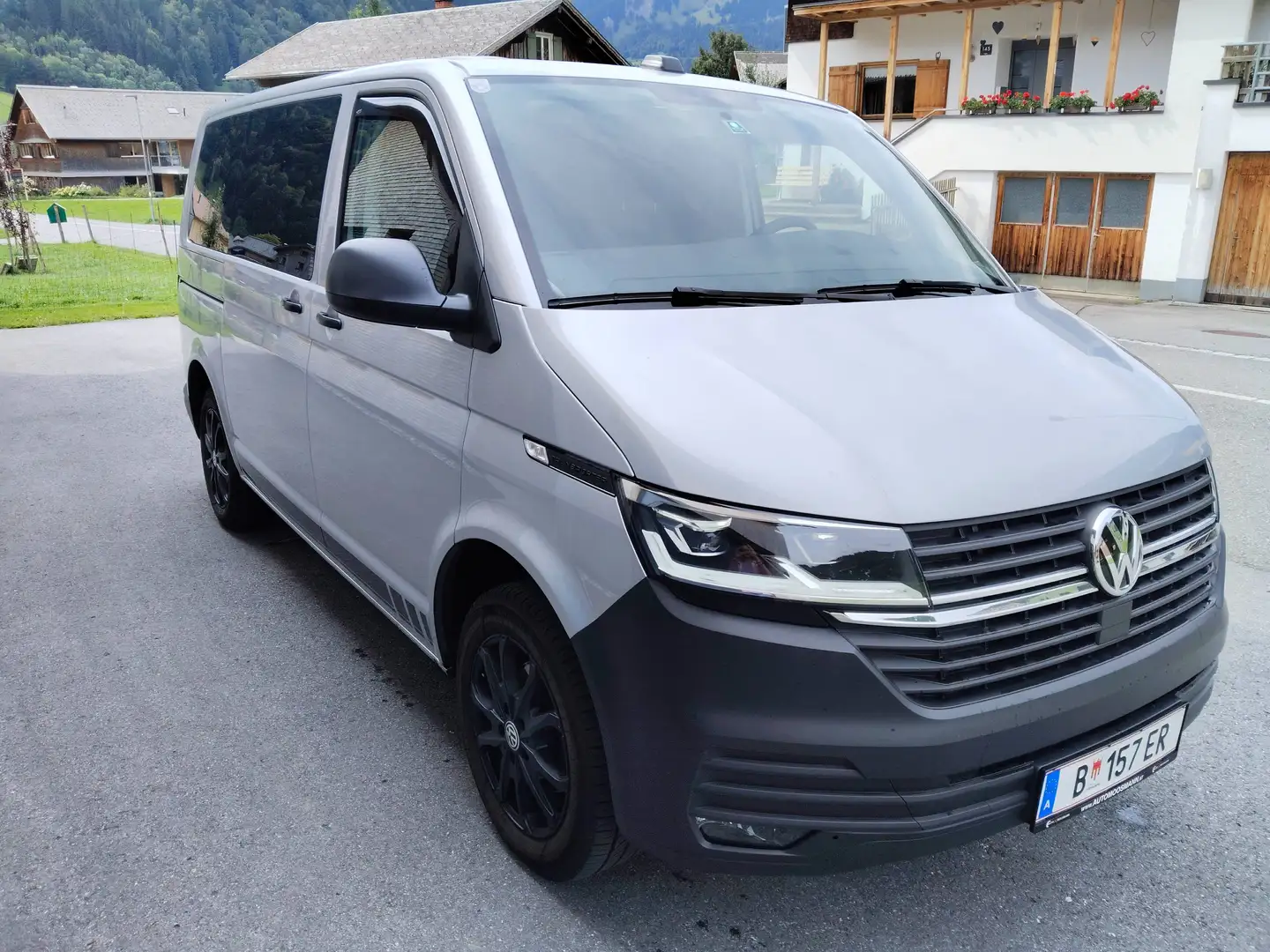 Volkswagen T6.1 Transporter Kastenwagen KR 2,0 TDI 4Motion DSG Silber - 2