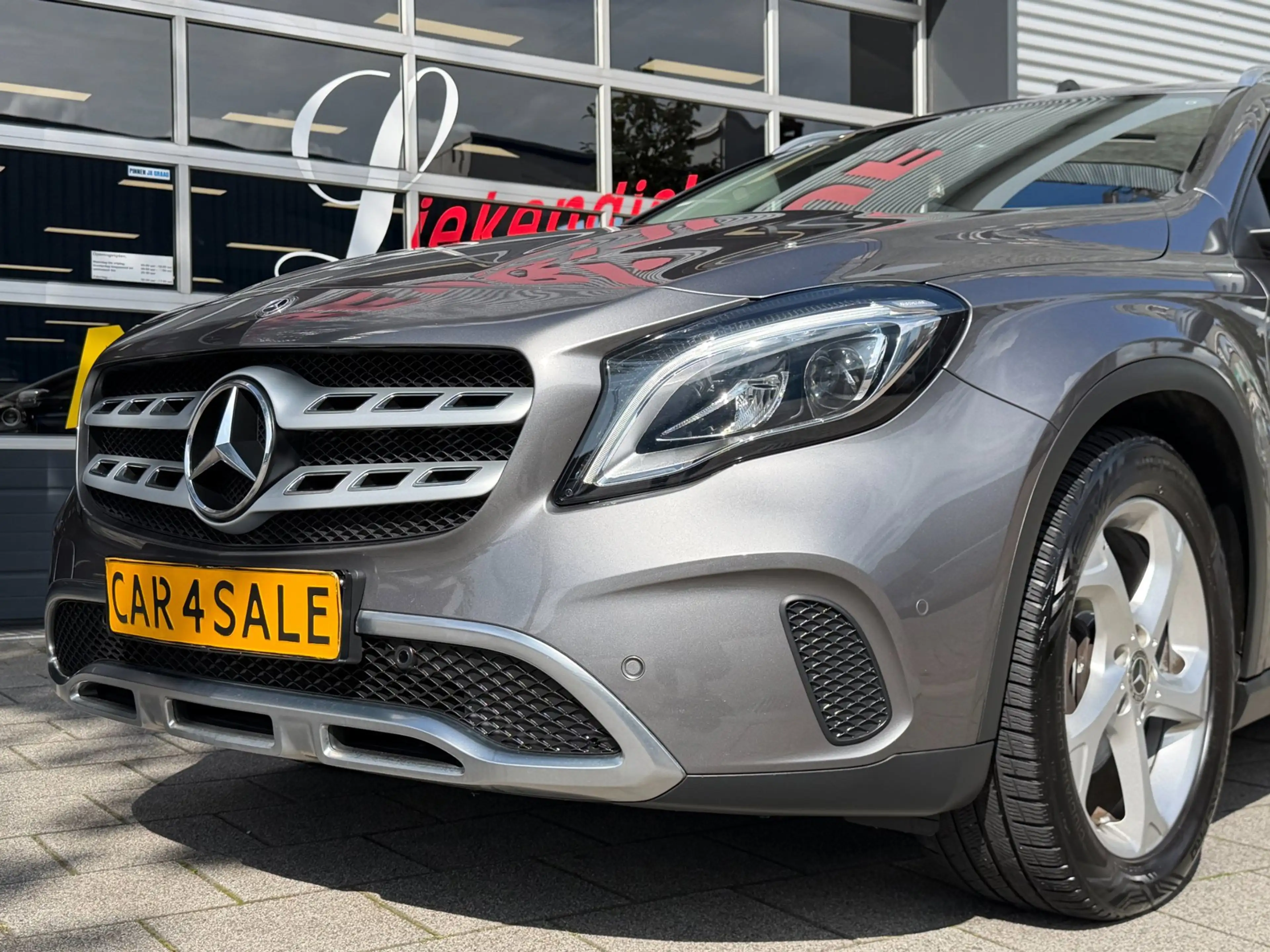 Mercedes-Benz GLA 180 Urban Sport - Navigatie I Airco I 1/2 Leder Sport — photo 11