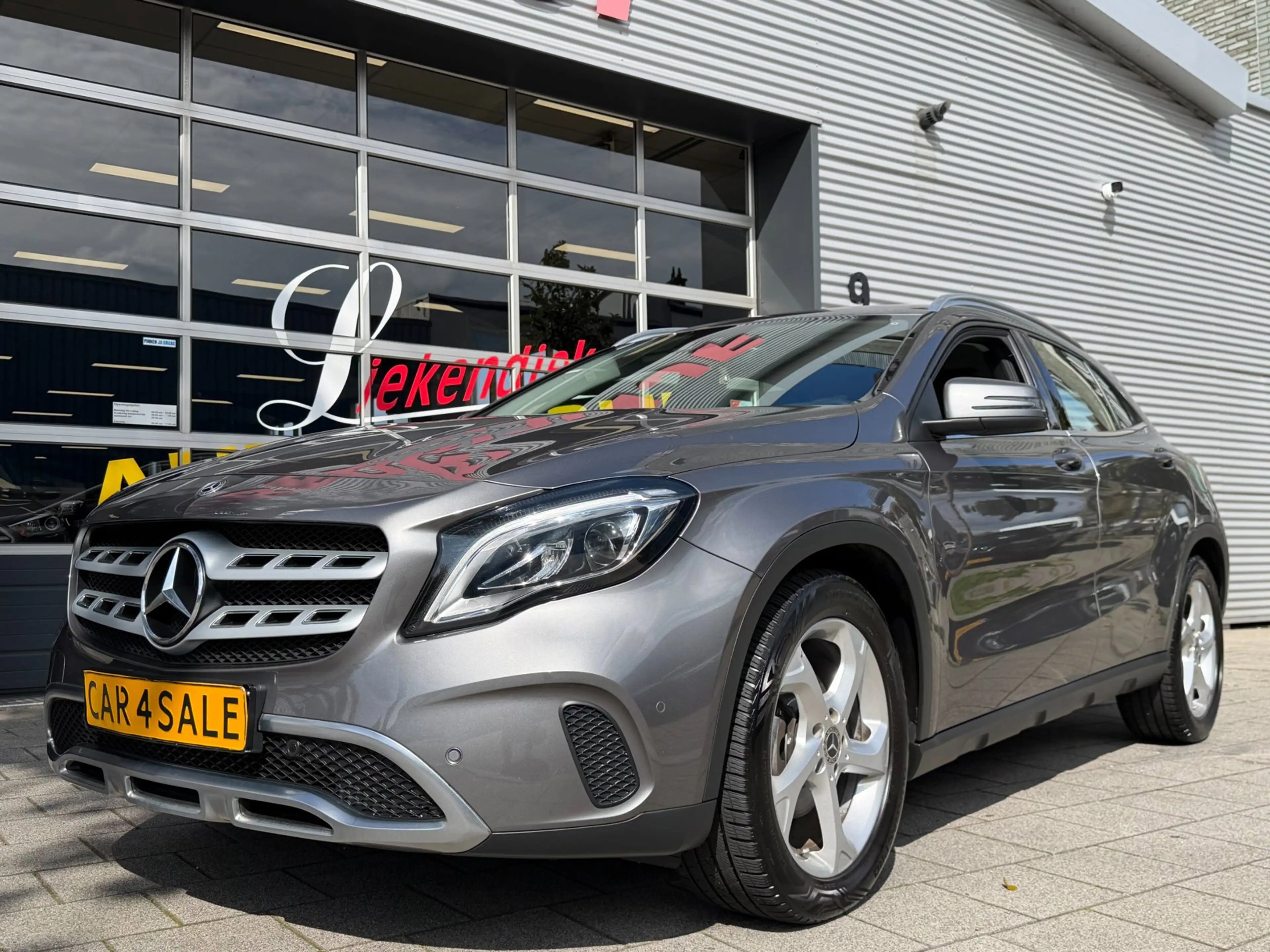 Mercedes-Benz GLA 180 Urban Sport - Navigatie I Airco I 1/2 Leder Sport