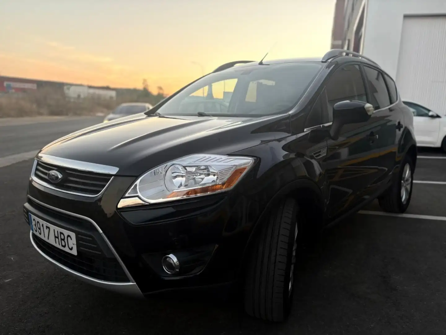 Ford Kuga 2.0TDCI Titanium 2WD Zwart - 2