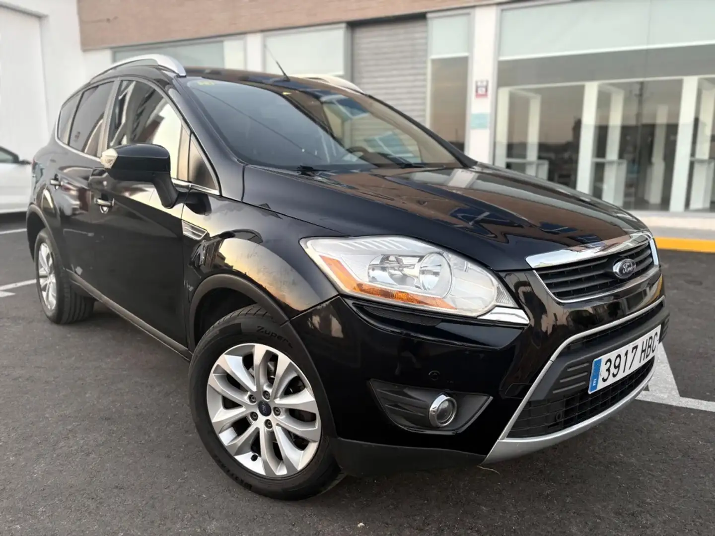 Ford Kuga 2.0TDCI Titanium 2WD Zwart - 1