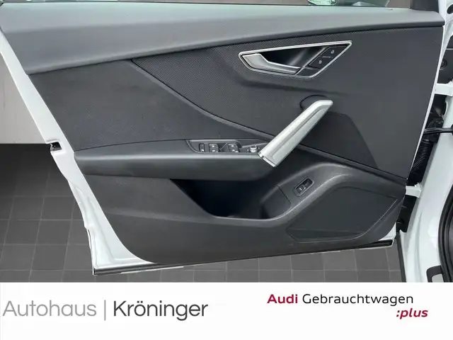 Audi Q2 view 6