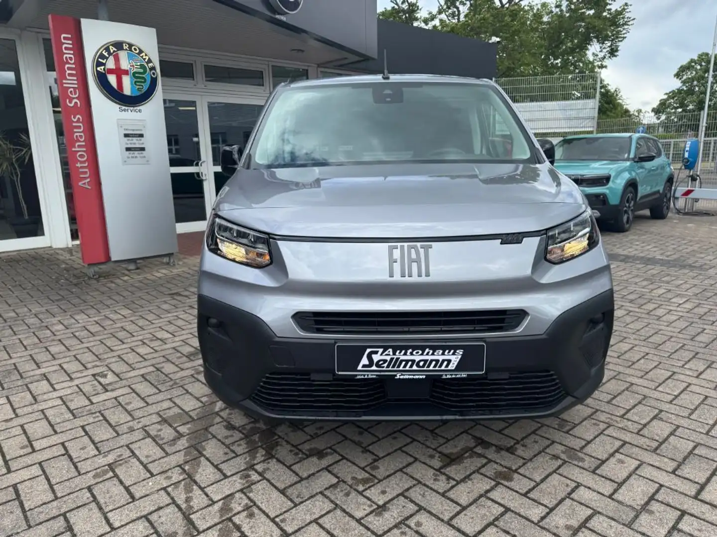 Fiat Doblo E-Doblò serie 2 E-Doblò L1 Kawa 50kWh 100kW (136 Gris - 2