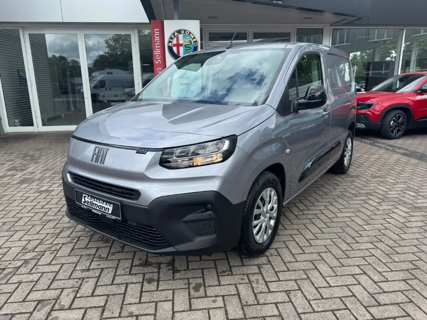 Fiat Doblo E-Doblò serie 2 E-Doblò L1 Kawa 50kWh 100kW (136 Gris - 1