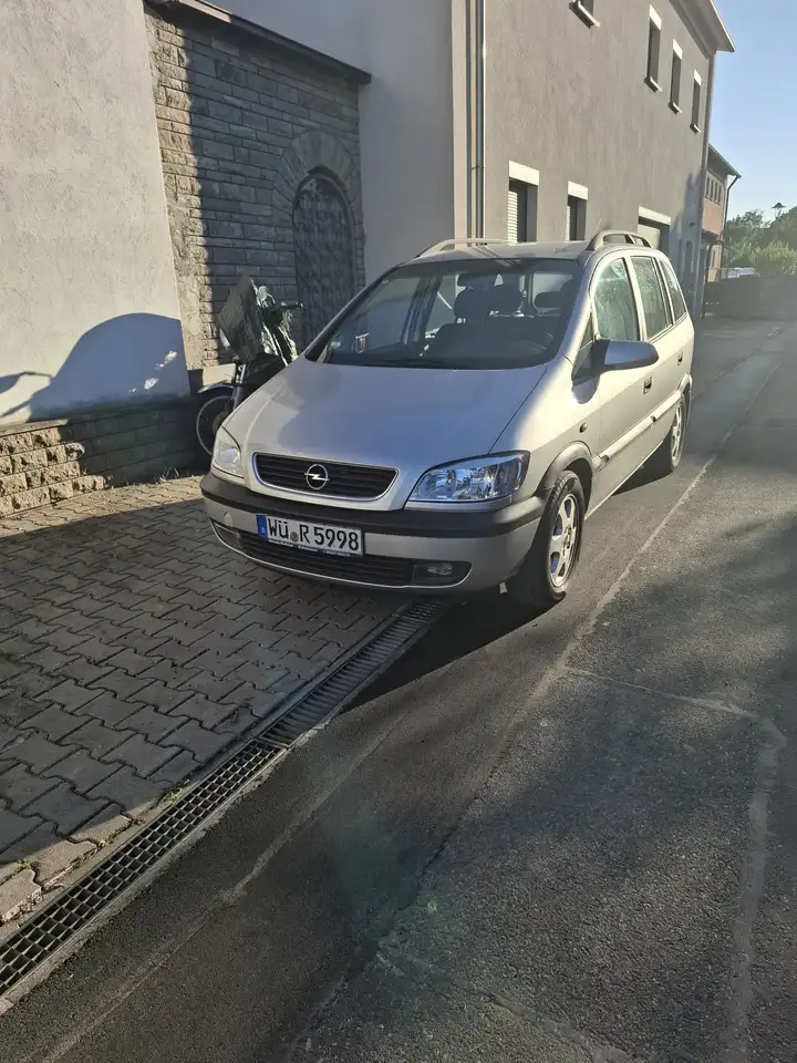 Opel Zafira 1.8 16V Elegance VB, foto 3